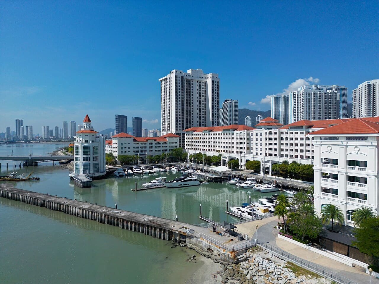 Straits Quay marina and waterfront